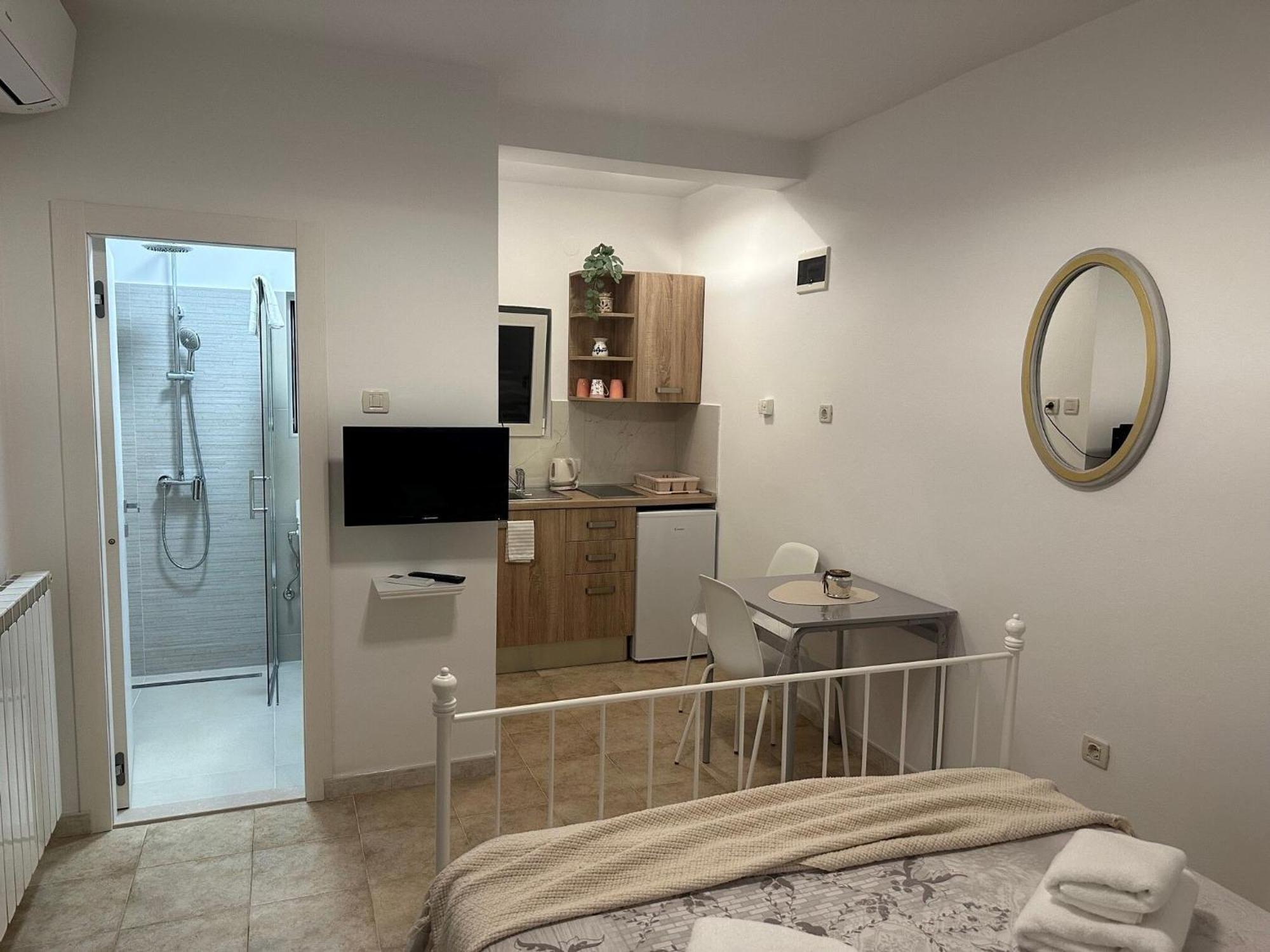 Zdenko Apartment *